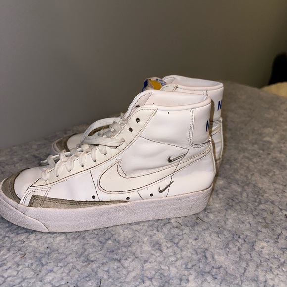 Nike Women’s Blazer Mid ‘77 Shoes Size 5 - Picture 5 of 8